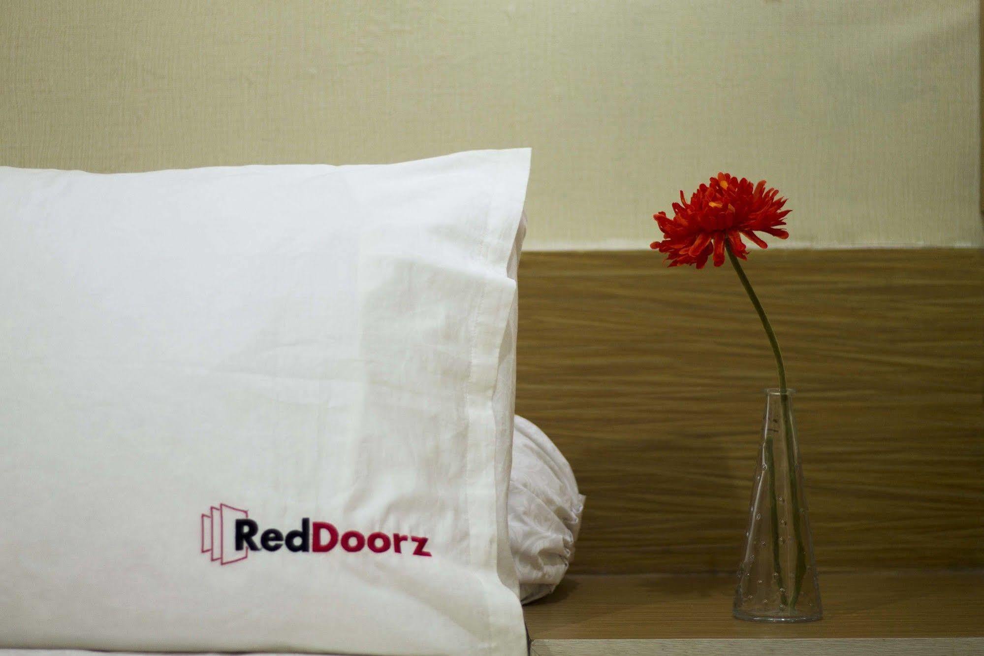 Reddoorz @ Petitenget Street Seminyak Esterno foto